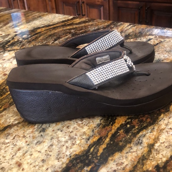 Volatile flip flops - Picture 3 of 6